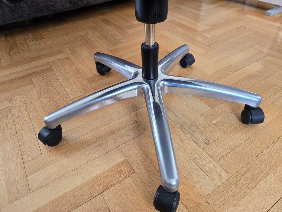 Стол SATO - естествена кожа