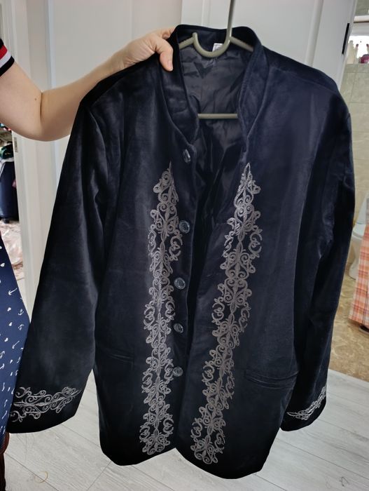 Мужской новый национальный казахский костюм