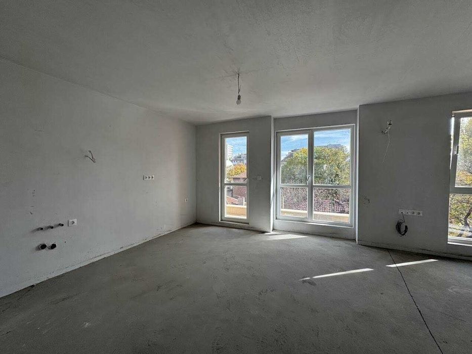 Продава се Тристаен апартамент в Пловдив, Съдийски - 99 кв.м за 1031 €/кв.м - Снимка #2