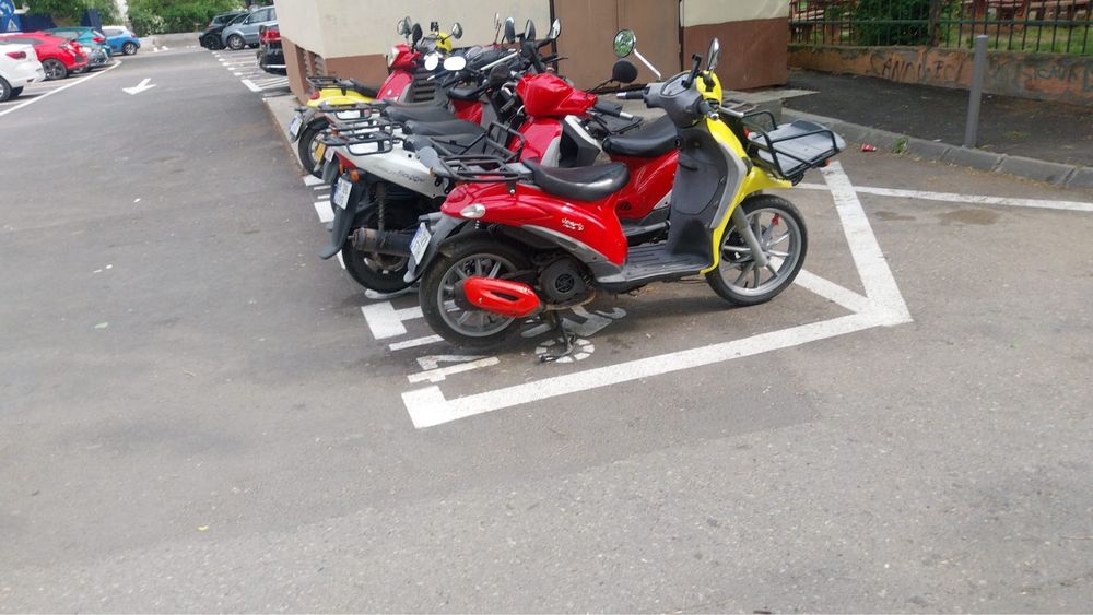 Inchiriere / Rent a bike scuter Kymco & Piaggio 125 / 50cc Glovo  Bolt