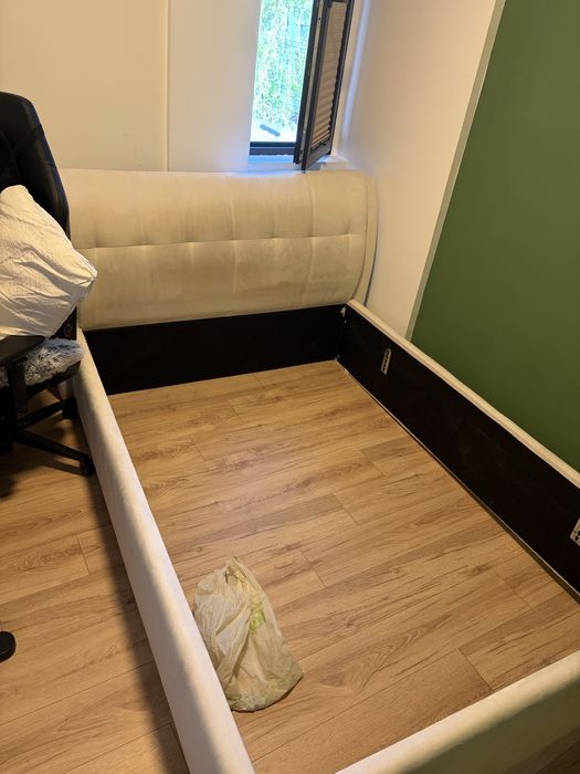 Pat tapitat cu somiera stare buna