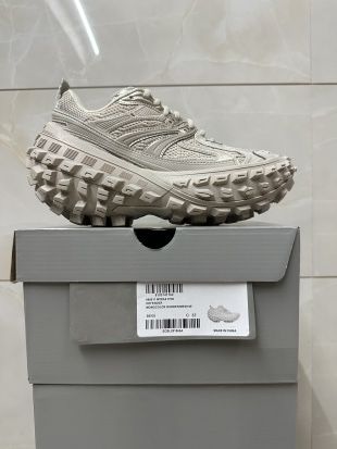 Balenciaga bouncer ( defender)