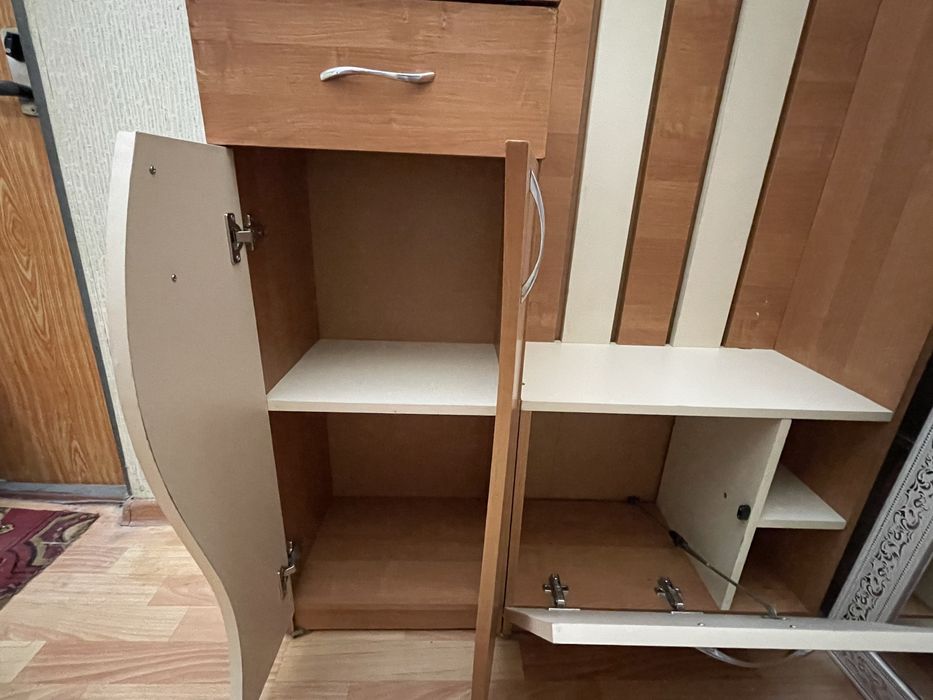 Продам мебель в Прихожую