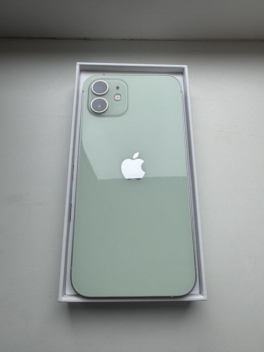 Продам айфон 12