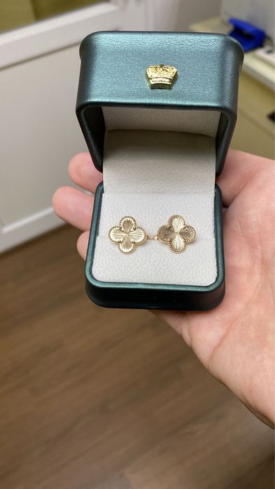 Золотые серьги Ванклиф