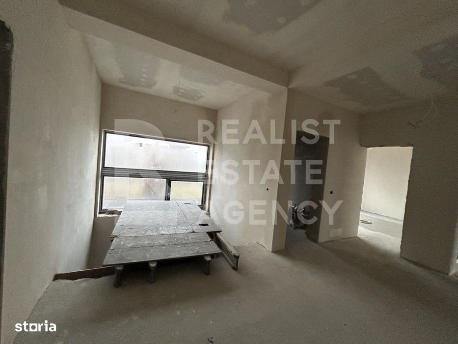 Casă P+1, 315 m² utili | Teren 1.530 m² | Pe malul lacului Ostratu