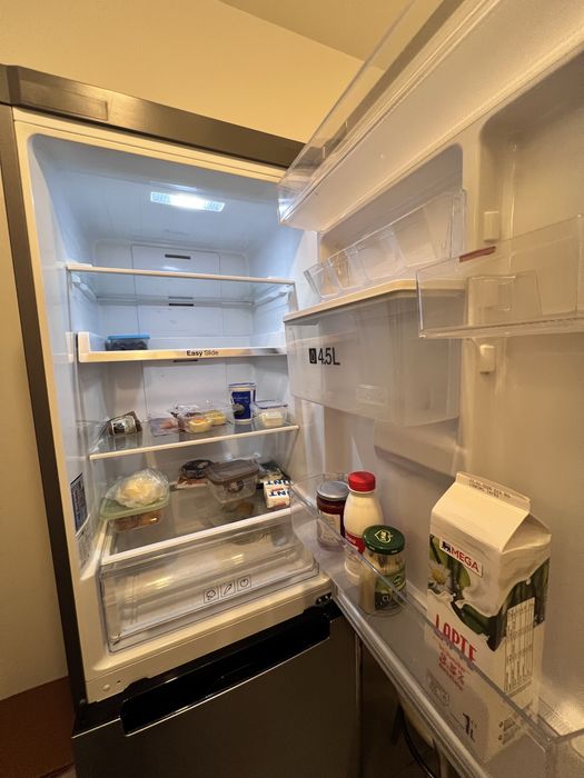 Frigider Samsung digital cu dispenser  de apa