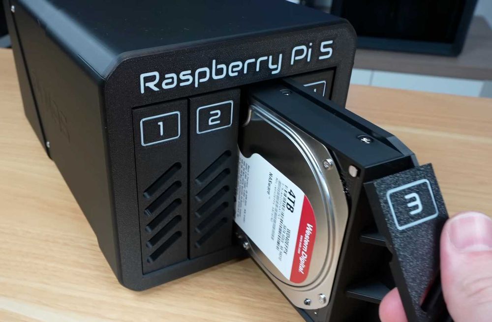 Carcasă Raspberry Pi NAS cu 4 HDD detașabile + USB, Ethernet, HDMI