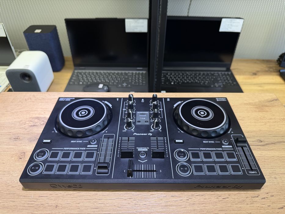 DJ контроллер Pioneer DJ DDJ-200, черный, отличное состояние, 1796/А10