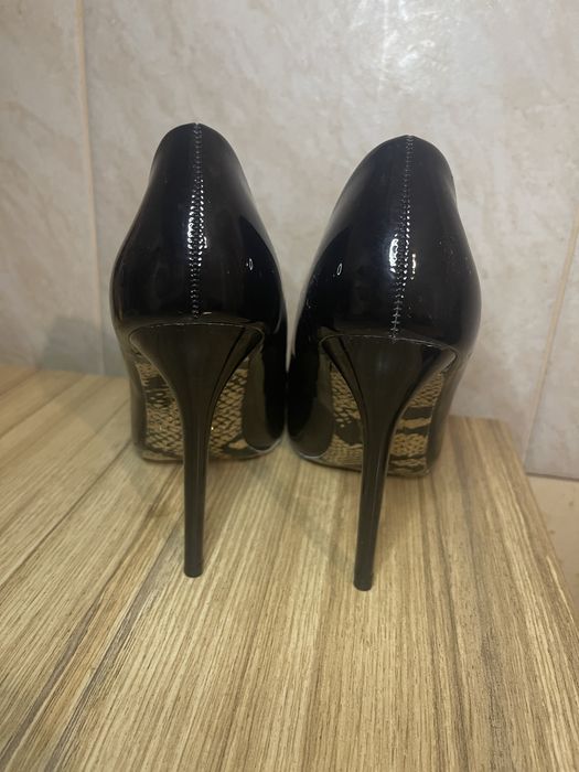 Обувки висок ток