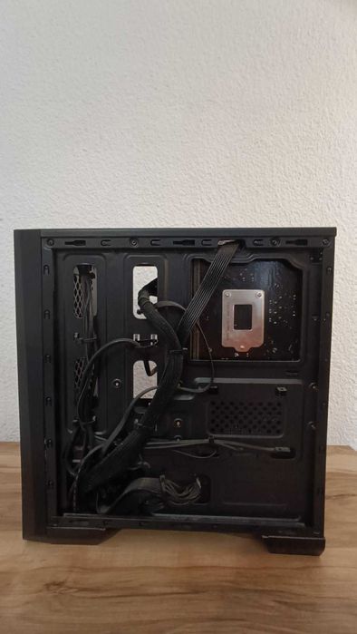 Геймърски компютър + монитор philips