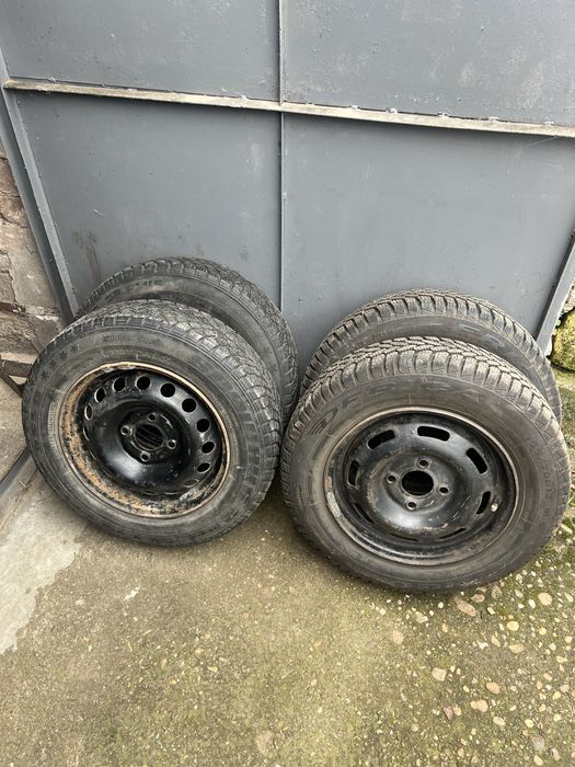 Продаваме 4 зимни гуми с джанти на изгодна цена