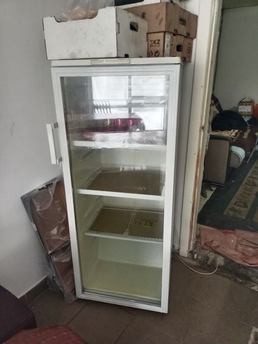 Холодильник витринный