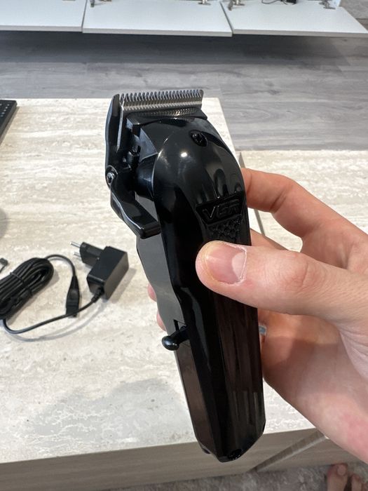 Masina de tuns profesionala VGR cu acumulator