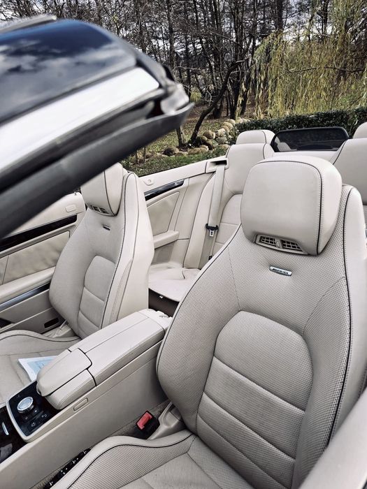 Mercedes-Benz E220 CDI Pachet AMG Cabrio

Pachet AMG

Faruri automate/