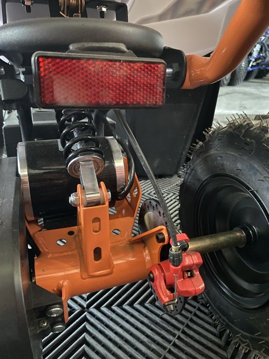 Atv quad e mini tyrannosaurus pentru copii nou cu garantie si livrare