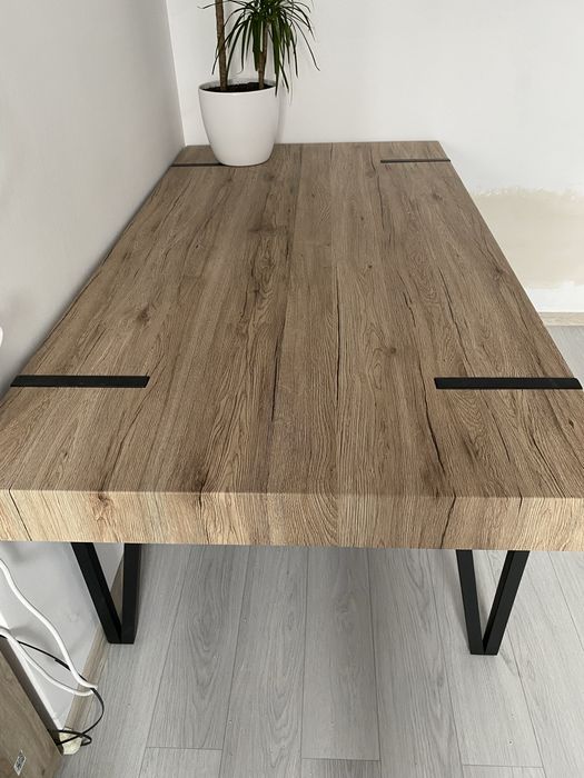 Masă 6 persoane 170x90 Cu picioare metalice V - Ca nouă