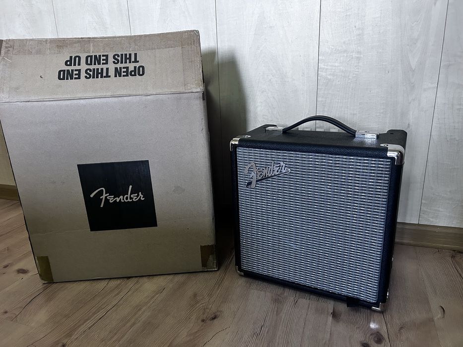 Комбоусилитель для бас-гитары Fender Rumble 15 Combo (V3)