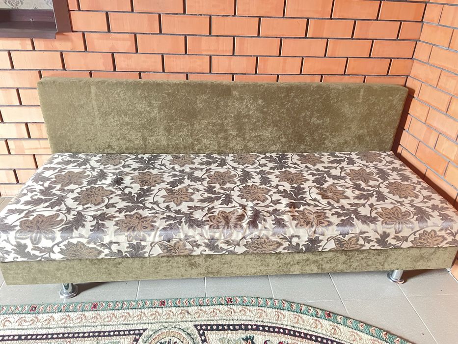 Продам два дивана тахта