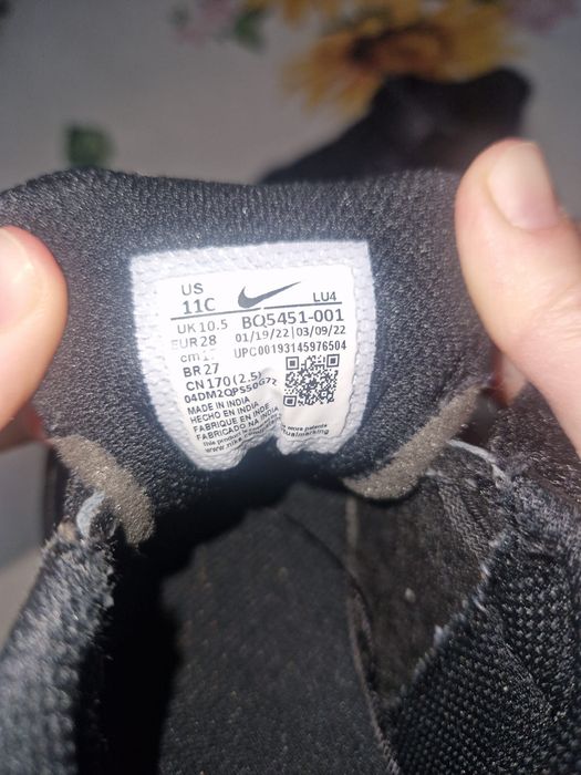 Vand tenisi nike de baieti marimea 28
