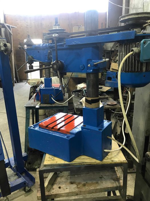 Сверлильный спец отверстий в дисках . Станок