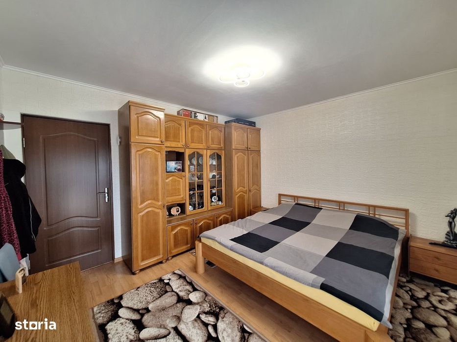 Apartament cu 3 camere, 2 terase, parcare, zona Sub Cetate