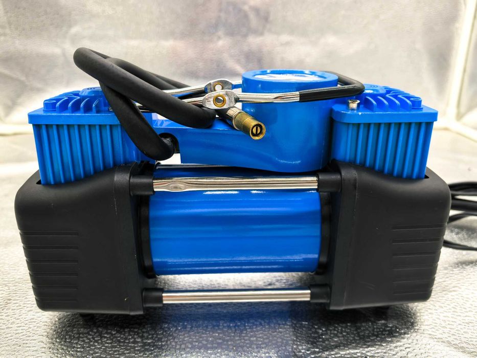 Compresor auto 12V cu set reparatii roti 199 lei