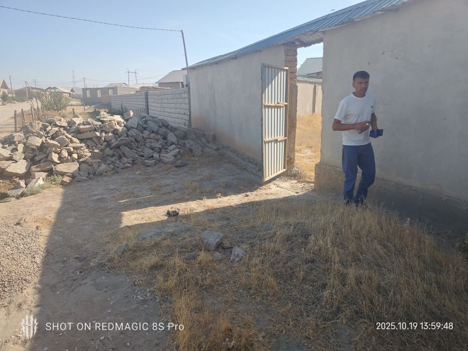 Uy joy sotiladi 4 sutix