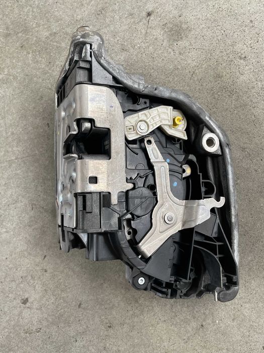 Broasca usa stanga fata Bmw seria 5/6/7/8/X5 cod 7477695