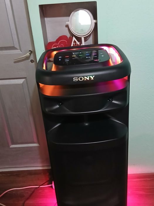 Sony ULT Tower 10, ca nouă, folosită o singură dată. Cu garanție și cutie originală. Preț 3.800 lei, negociabil.