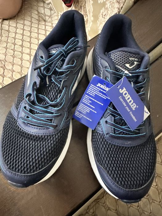 Продаю новые кроссы Joma