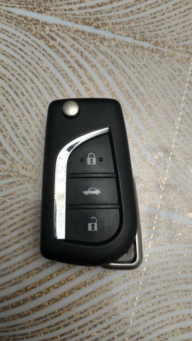 Продам смарт ключ от Toyota Camry