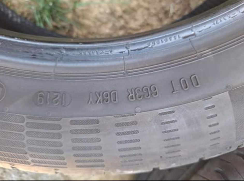 Vând 4 anvelope de vară 300 lei toate 4