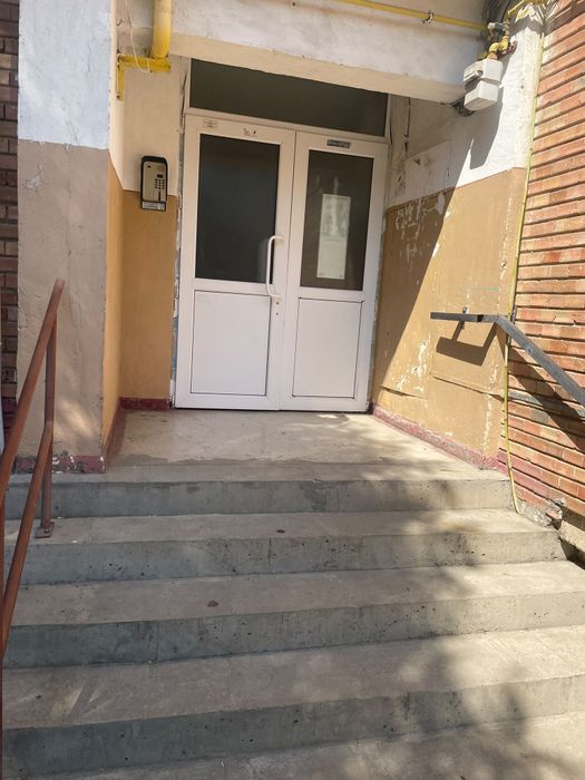 Se ofera spre vanzare apartament cu 2 camere decomandat