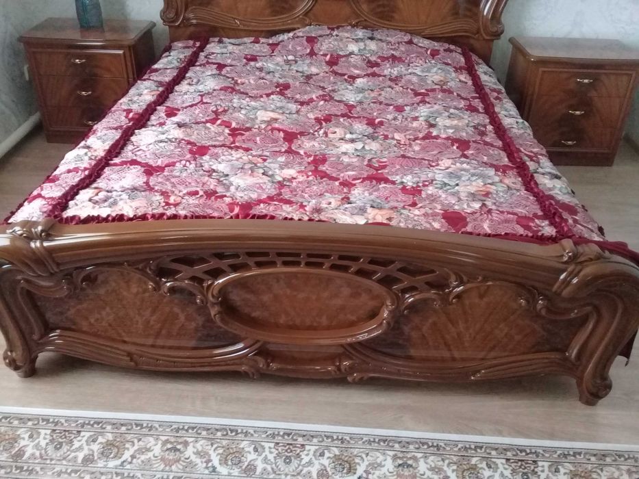 Продам спальный гарнитур
