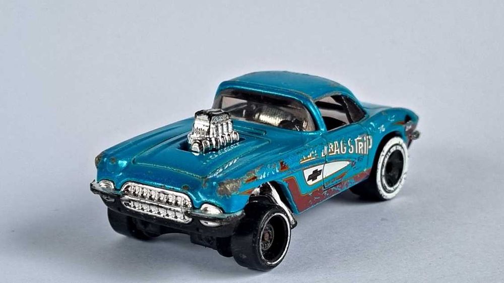 Продавам метална количка - Hot Wheels - Corvette Gasser  1:64