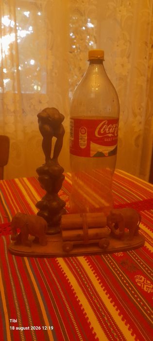 Două statuete decorative din lemn