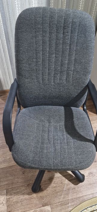 Продам кресло офисное