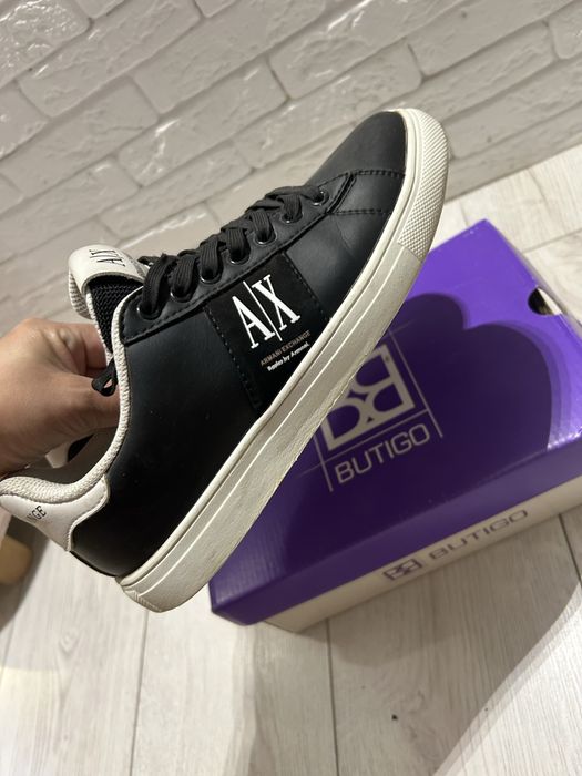 Продам кроссовки на весну осень