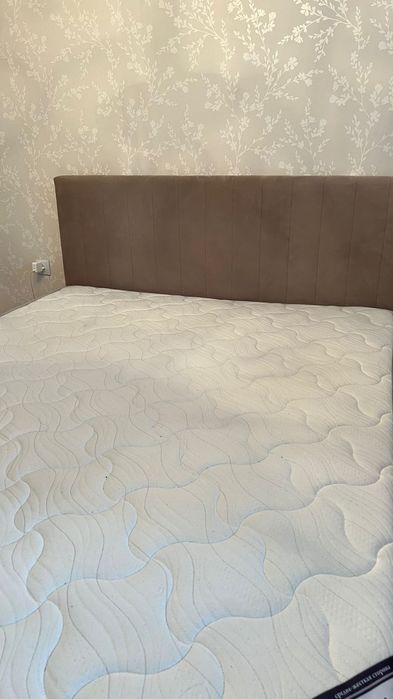 Кровать с матрасом