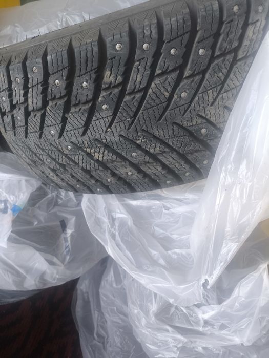Зимняя резина 215/45 R17
