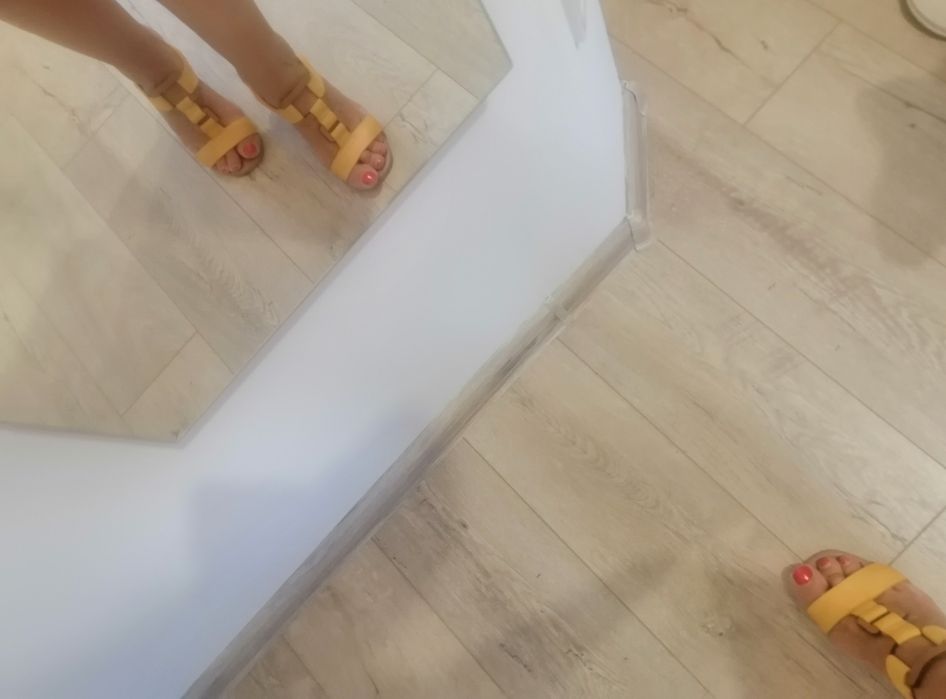 Жълта, естествена кожа