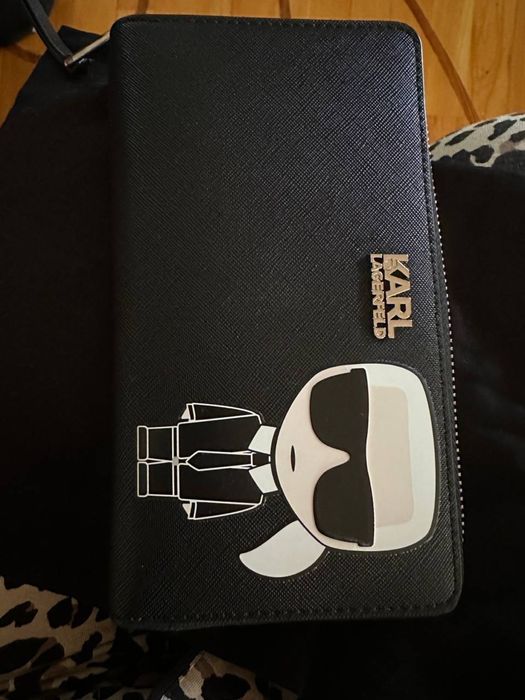 Кошелёк Karl Lagerfeld Резиновая подставка для смартфона.