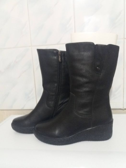 Женские зимние ботинки