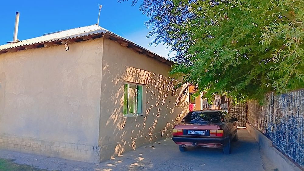 Уй сатылады 40соттык жермен корасымен
