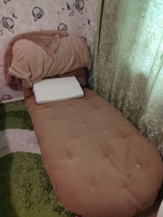 Продам диван угловой срочно