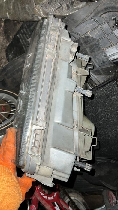 Фар на мерседес w124