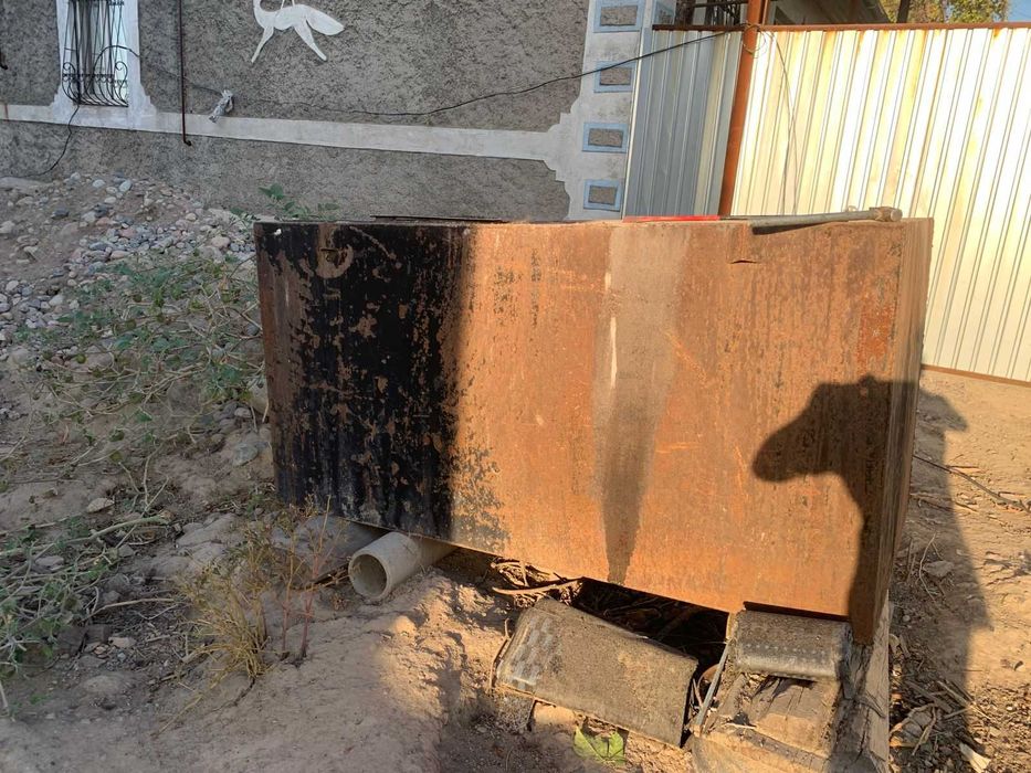 ПРОДАМ железную емкость 2 м3