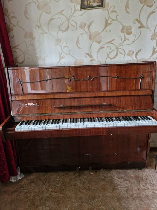 Продаю пианино "Ритм"