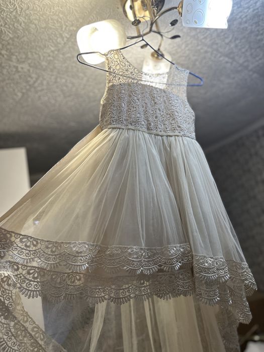 Продам платья на девочку 3-7 лет.